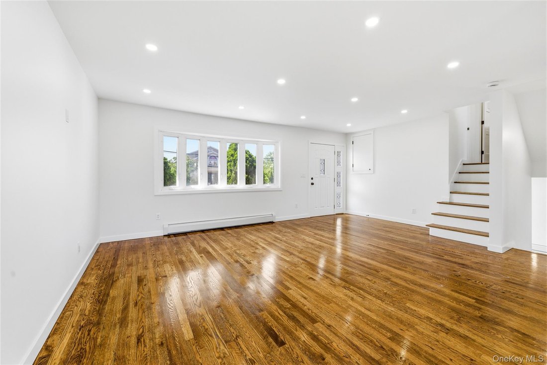 House in Plainview, New York, United States 3 - 18065693