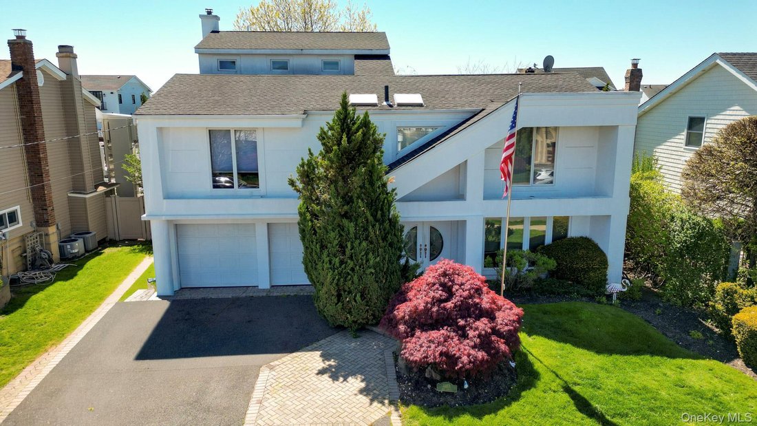 House in Merrick, New York, United States 1 - 18065653