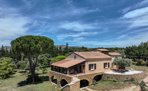 House in Saint-Hippolyte-le-Graveyron, Provence-Alpes-Côte d'Azur, France 1