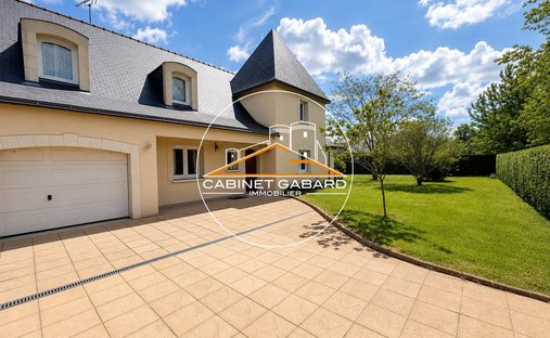 House in Chene Vert-Centre Ville, Saint-Barthelemy-d'Anjou, France 1