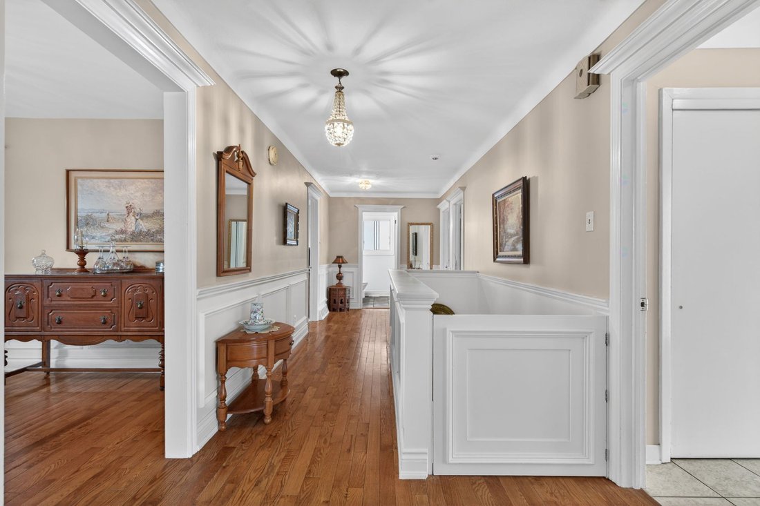 House in Gatineau, Quebec, Canada 5 - 18067465