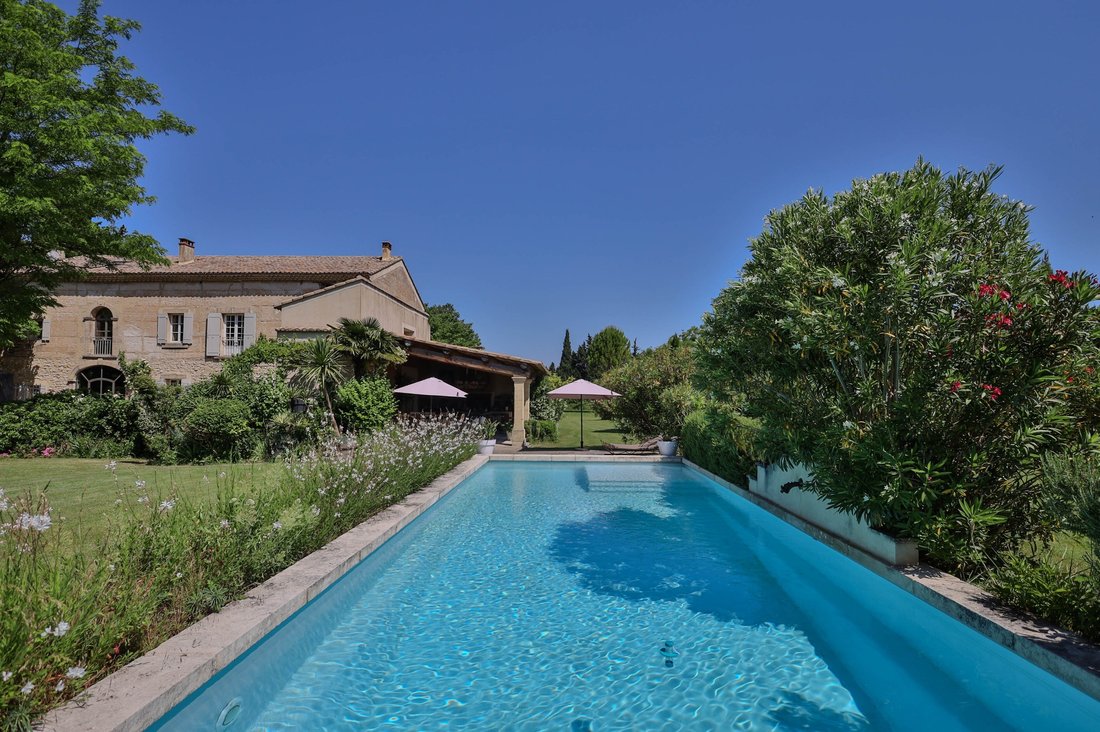 House in Centre Ville, Le Thor, France 2 - 18065587