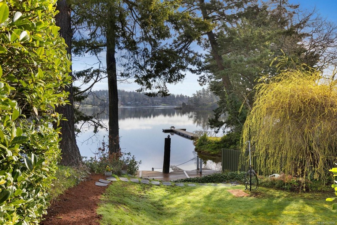 House in View Royal, British Columbia, Canada 1 - 18067467
