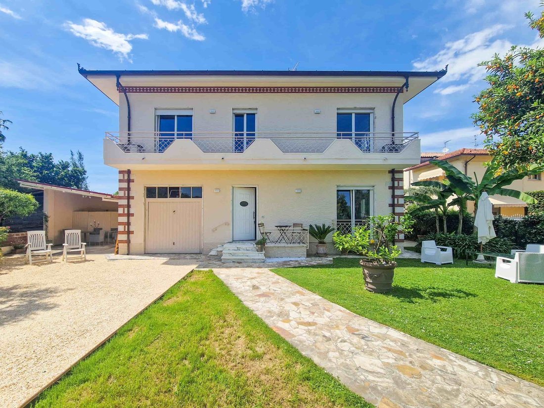 Villa in Pietrasanta, Tuscany, Italy 2 - 18065781