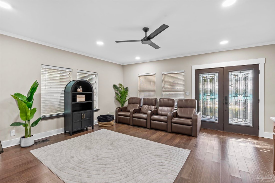 Pensacola, Florida, United States 4 - 18066940