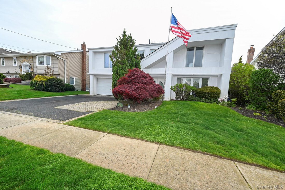 House in Merrick, New York, United States 4 - 18065653
