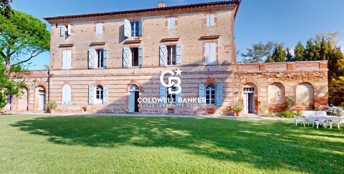 Castle in Capitole, Toulouse, France 3 - 18067684