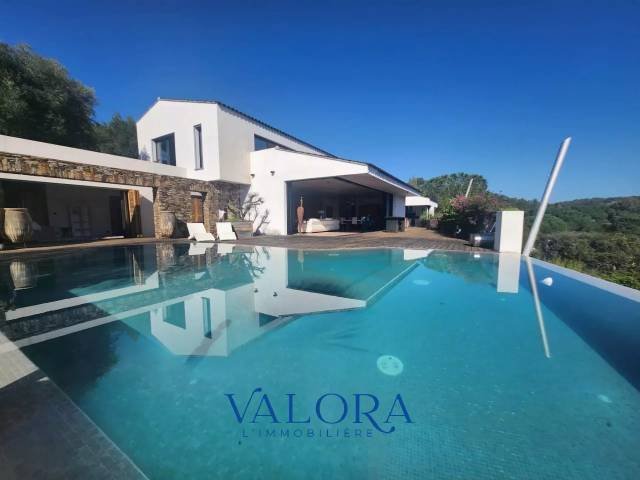Casa en Hyères, Provenza-Alpes-Costa Azul, Francia 1 - 16368864