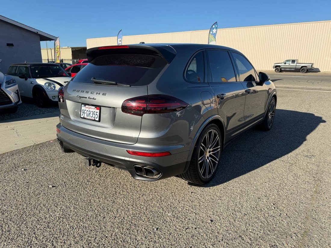 Suv in Patterson, CA, United States 4 - 18068143