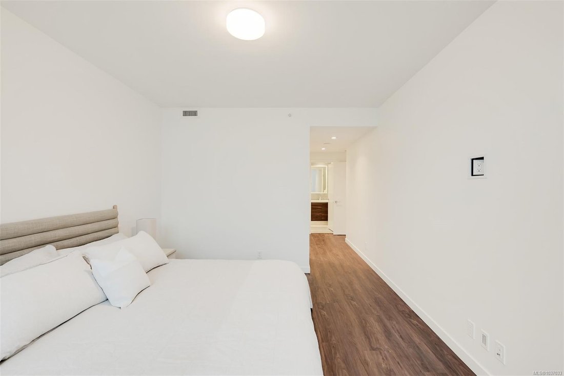 Condo in Victoria, British Columbia, Canada 3 - 18067483