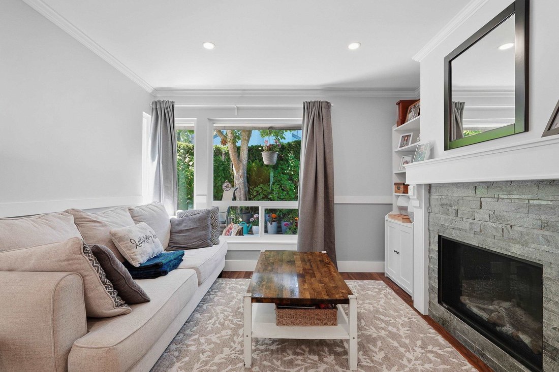 House in Surrey, British Columbia, Canada 2 - 18067488