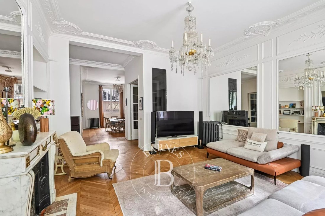 Apartment in Gros Caillou, Paris 7e Arrondissement, Paris 2 - 18067691