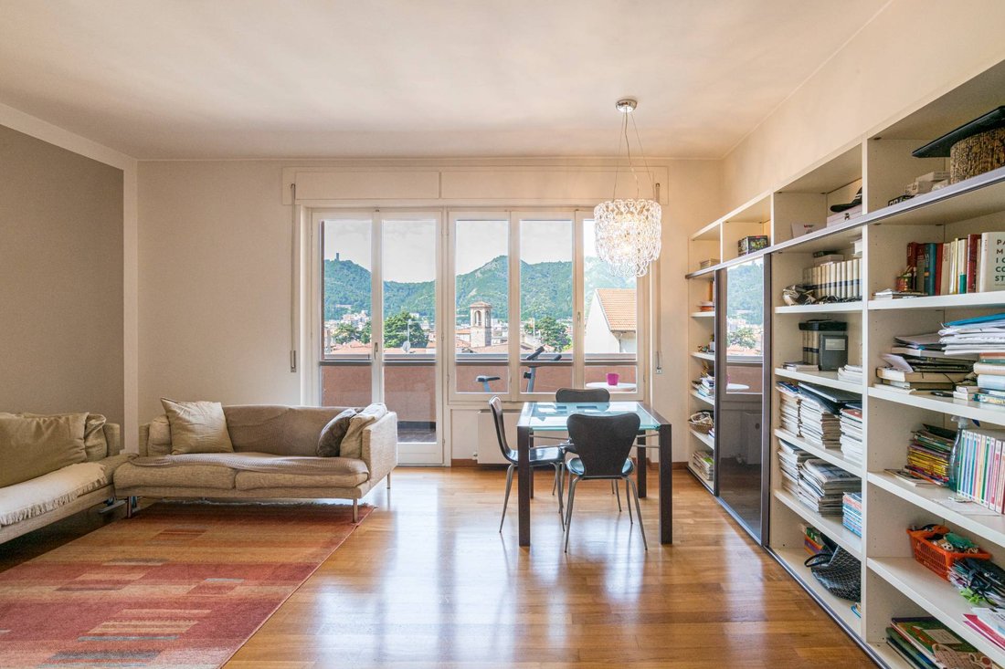 Apartment in Eastern Lake Center, Como, Lombardy 1 - 18068387