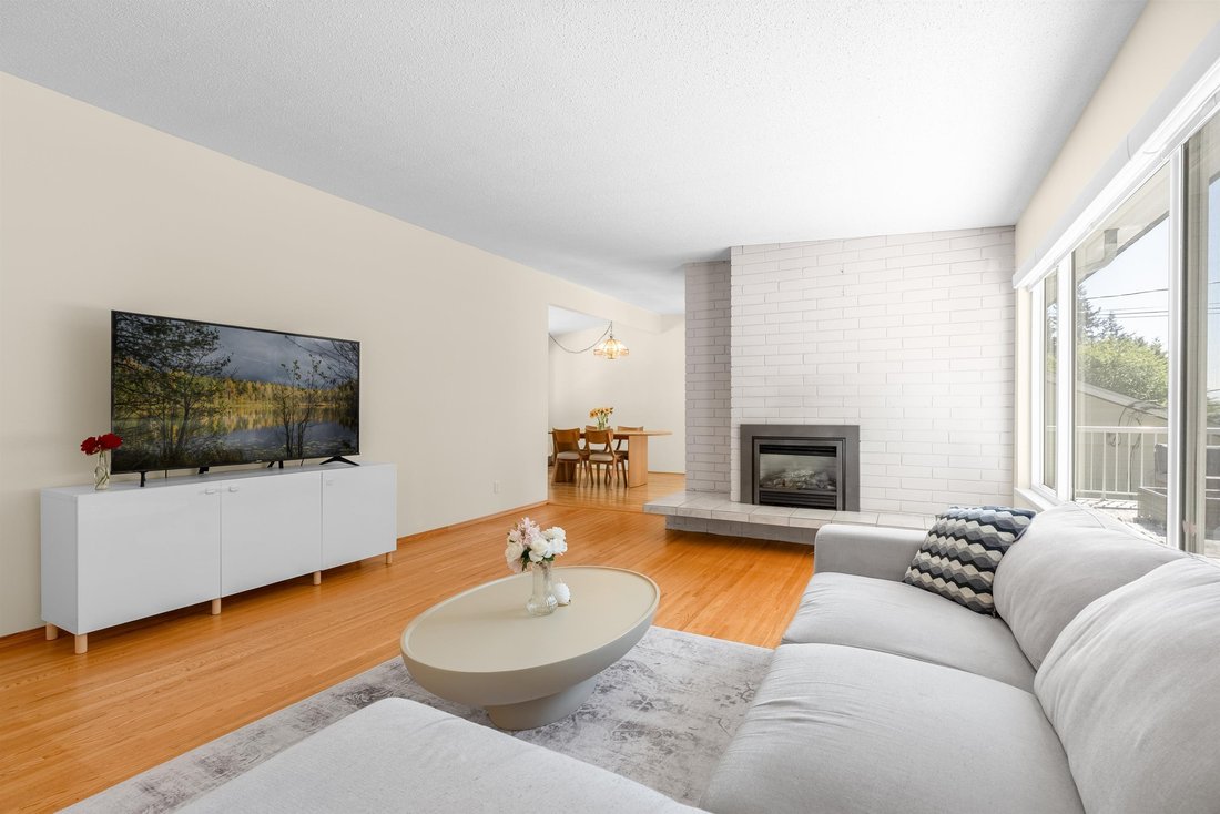 House in North Vancouver, British Columbia, Canada 4 - 18067476