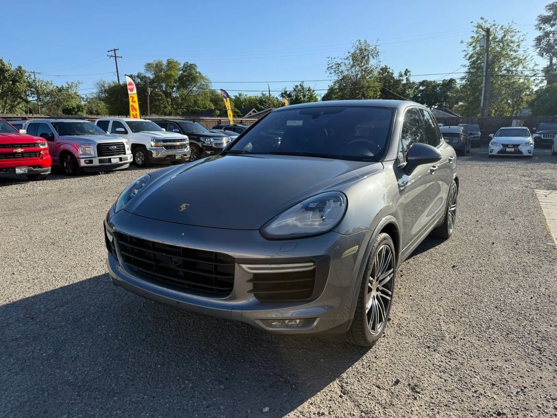 Suv in Patterson, CA, United States 1 - 18068143