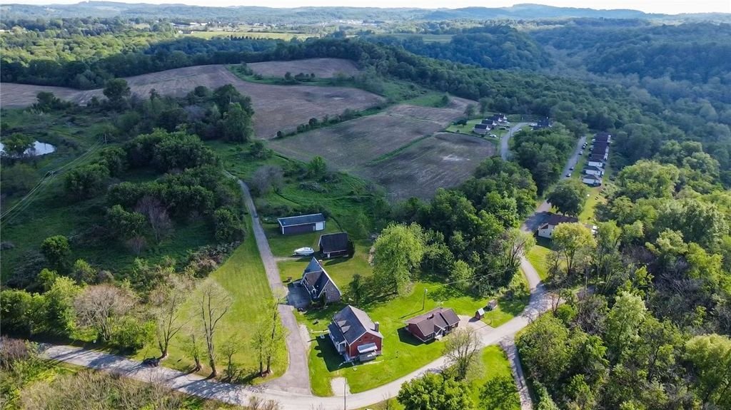 House in Smithton, Pennsylvania, United States 1 - 18068743