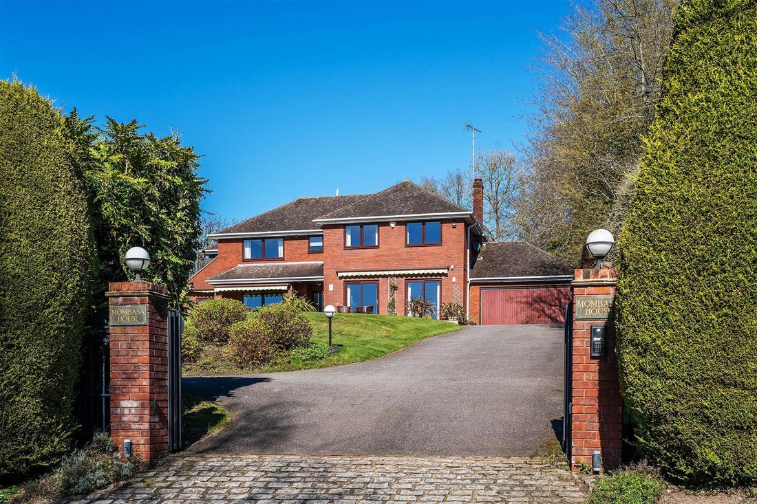 House in Hawks Hill, Fetcham, England 1 - 17511840