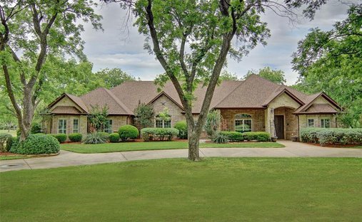 House in Granbury, Texas, United States 1