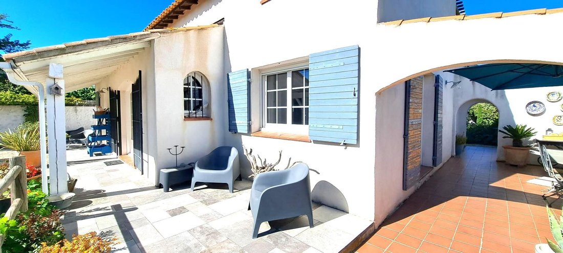 House in Saintes-Maries-de-la-Mer, Provence-Alpes-Côte d'Azur, France 5 - 18067212