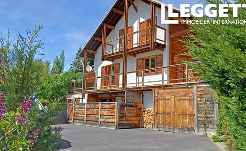 Chalet in Briançon, Provence-Alpes-Côte d'Azur, France 1