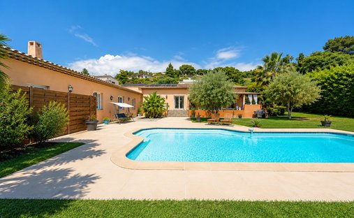 Villa à Saint-Paul-de-Vence, Provence-Alpes-Côte d'Azur, France 1