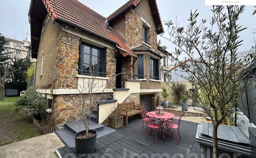 House in Centre, Nanterre, France 1