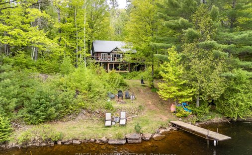 House in Griffith, Ontario, Canada 1