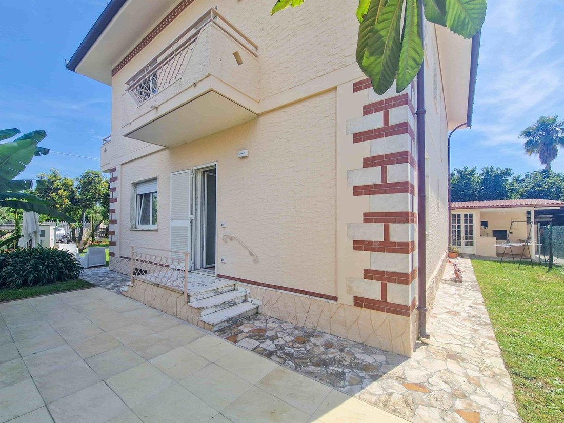 Villa in Pietrasanta, Tuscany, Italy 4 - 18065781