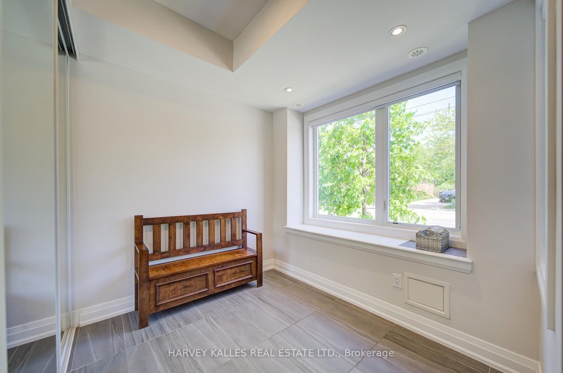 House in Toronto, Ontario, Canada 4 - 18068549