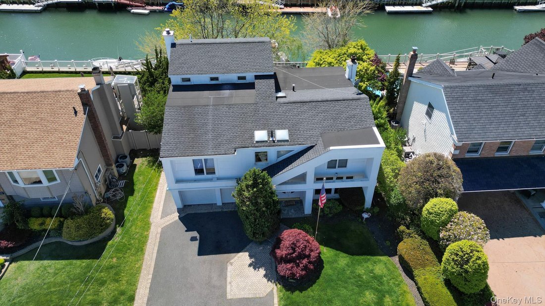 House in Merrick, New York, United States 3 - 18065653