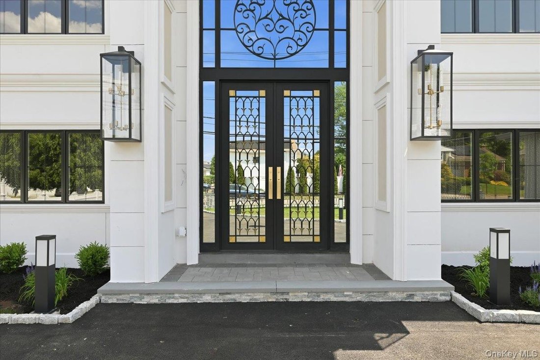 House in Bethpage, New York, United States 4 - 18065689