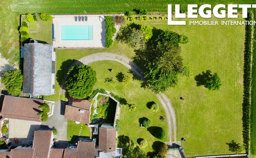 House in Dercé, Nouvelle-Aquitaine, France 1