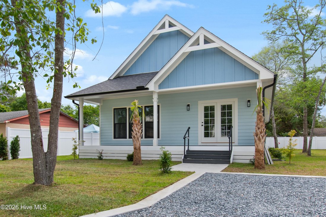 House in Oak Island, North Carolina, United States 4 - 17988629