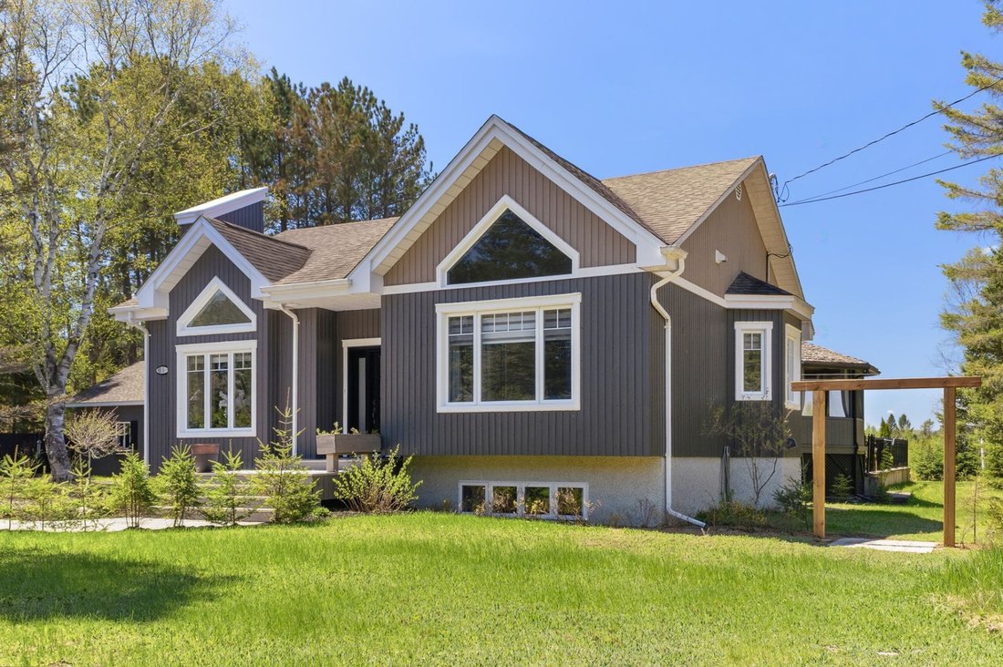 House in Mont-Tremblant, Quebec, Canada 2 - 17995001