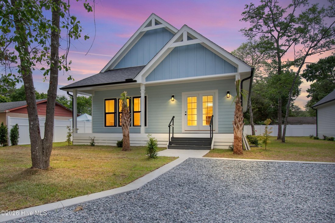 House in Oak Island, North Carolina, United States 5 - 17988629