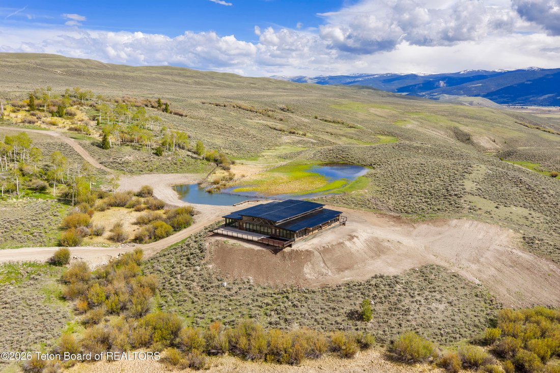 House in Dubois, Wyoming, United States 2 - 18067489