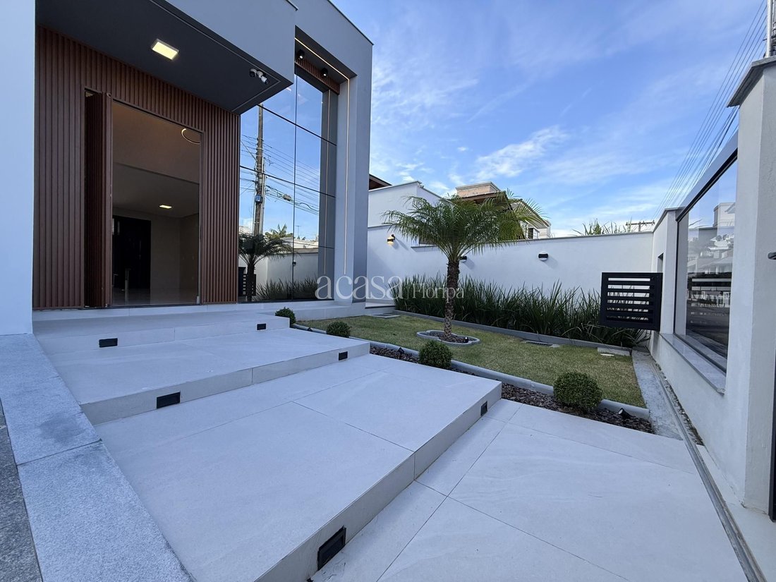 House in Palhoça, State of Santa Catarina, Brazil 4 - 18067639