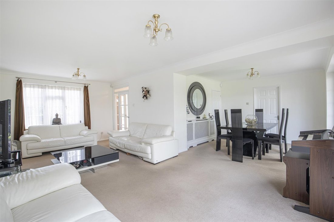 House in Little Common, Harrow, England 2 - 18065799