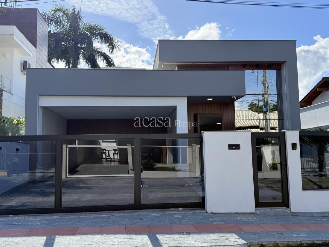 House in Palhoça, State of Santa Catarina, Brazil 1 - 18067639