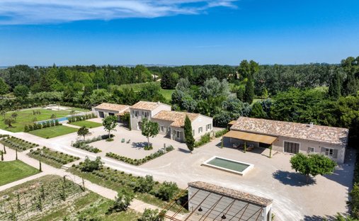 House in Saint-Rémy-de-Provence, Provence-Alpes-Côte d'Azur, France 1