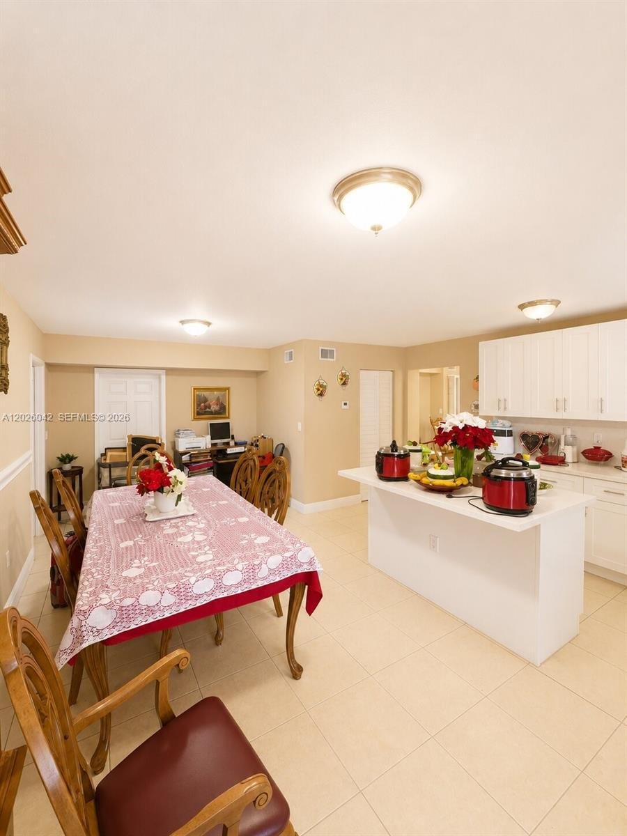 House in Hialeah, Florida, United States 5 - 18065940