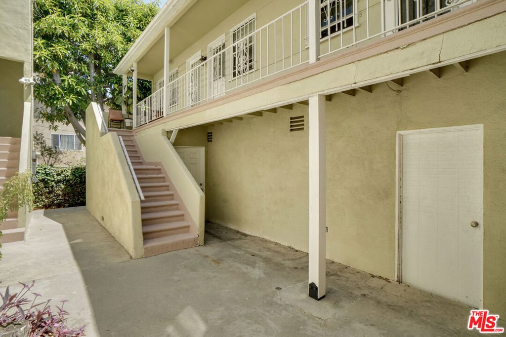 Beverly Hills, California, United States 5 - 18065934