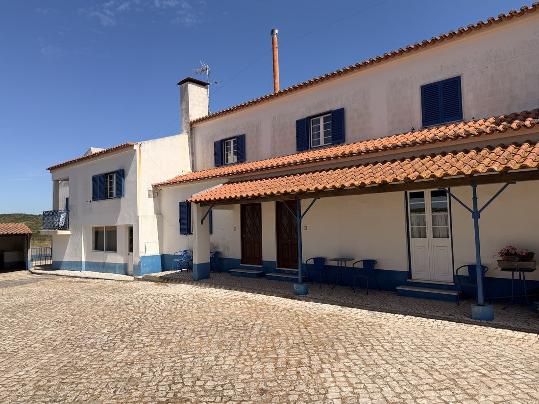 Estate in Almargem do Bispo, Lisbon, Portugal 1 - 18067744
