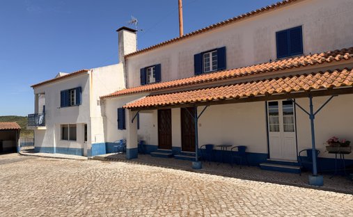 Estate in Almargem do Bispo, Lisbon, Portugal 1