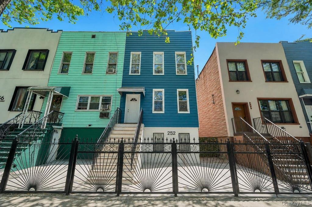 House in New York, New York, United States 1 - 17846010