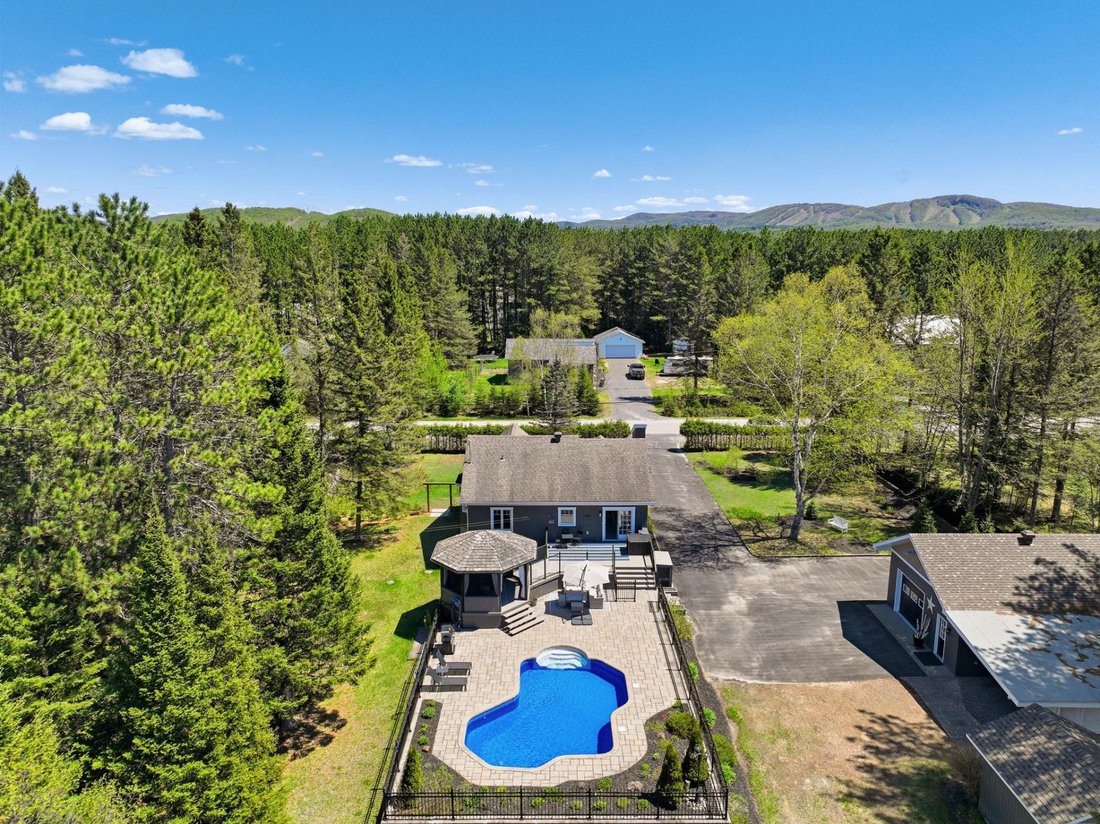 House in Mont-Tremblant, Quebec, Canada 3 - 17995001