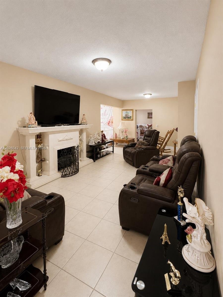 House in Hialeah, Florida, United States 3 - 18065940