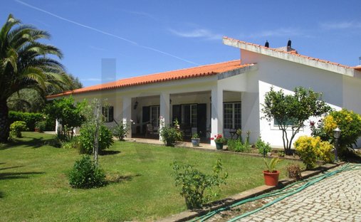 Stadthaus in Chacim, Bragança, Portugal 1