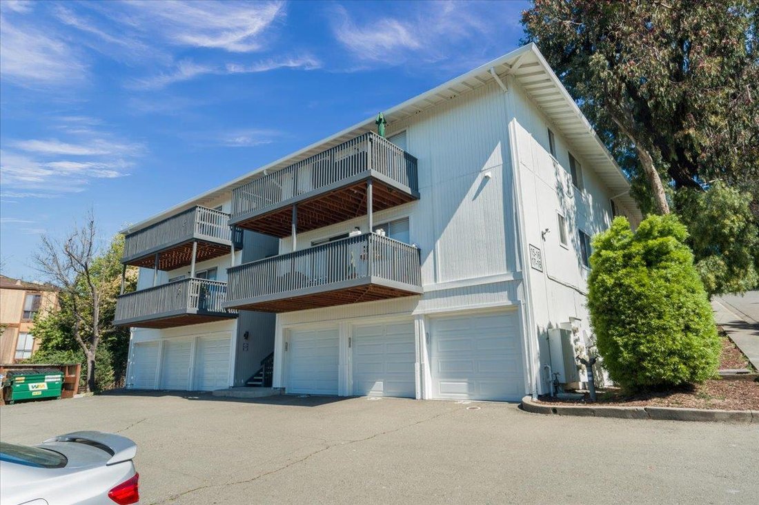 Castro Valley, California, United States 1 - 18069241