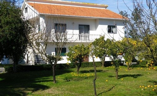 House in Monte Redondo e Carreira, Leiria District, Portugal 1